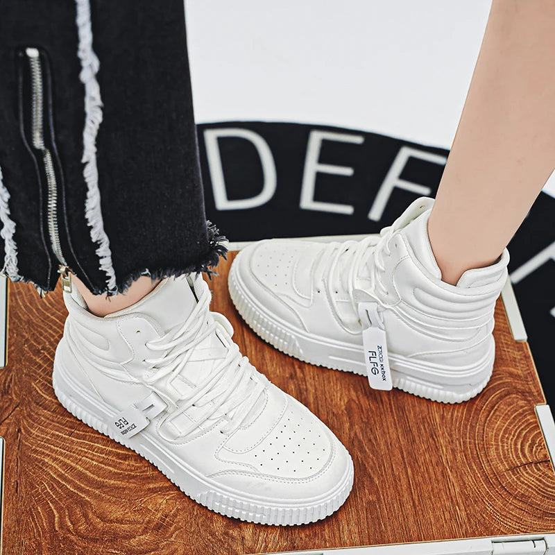 New Fashion Casual Sneakers High Top Skateboard Shoes Student Boots Men and Women Trend Wear Resistant Two-color Couples